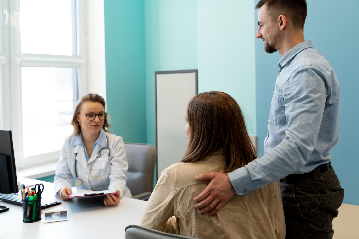 Couple consulting IVF doctor in Surat